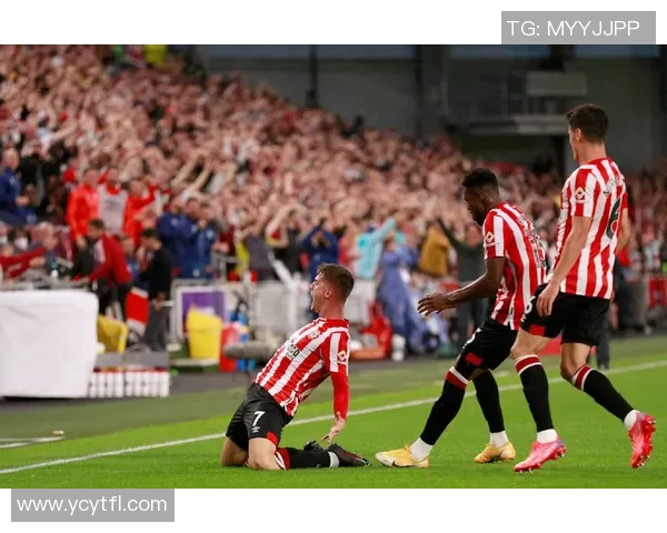 曼联足球球星扑克牌全景展示重现红魔传奇人物与经典时刻 曼联足球球星扑克牌全景展示重现红魔传奇人物与经典时刻